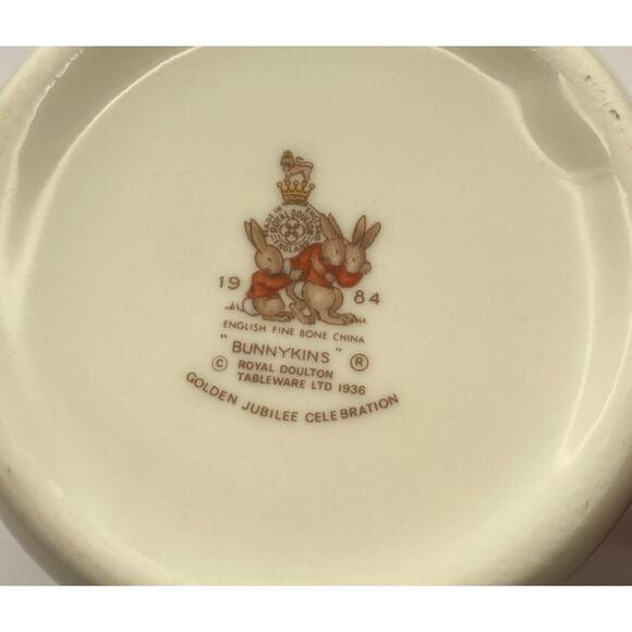 ROYAL DOULTONS England Bunnykins Plate 8" and Tea Cup 3.5"L x 3" Tall  1984 - Picture 12 of 14